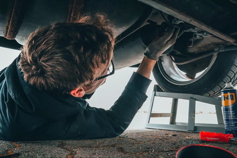 The Impact of Water Pump Failures on Commercial Vehicle Downtime