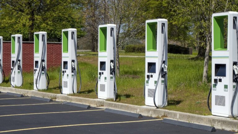 Applications of Stepper Motors in Electric Vehicle Charging Stations