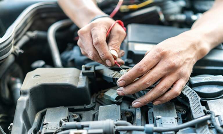Car Transmission Fluid Flush Warning Symptoms That Drivers Should Understand Early
