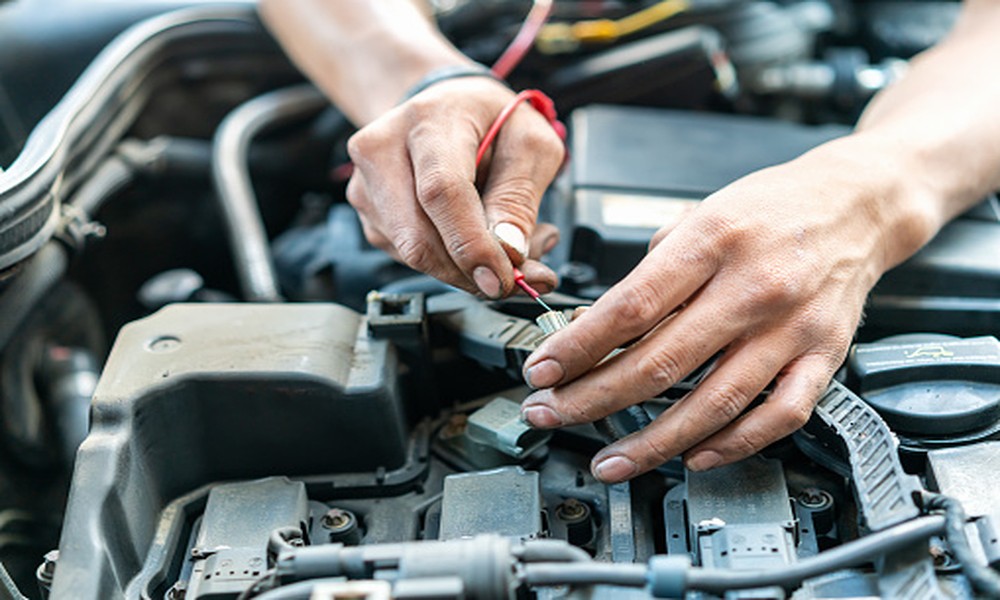 Car Transmission Fluid Flush Warning Symptoms That Drivers Should Understand Early