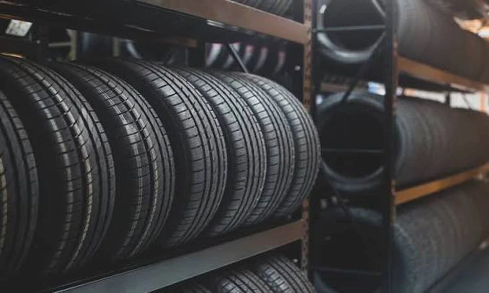 Bajaj Pulsar 220F Tyre Size Guide: Stock Sizes & Best Replacement Options