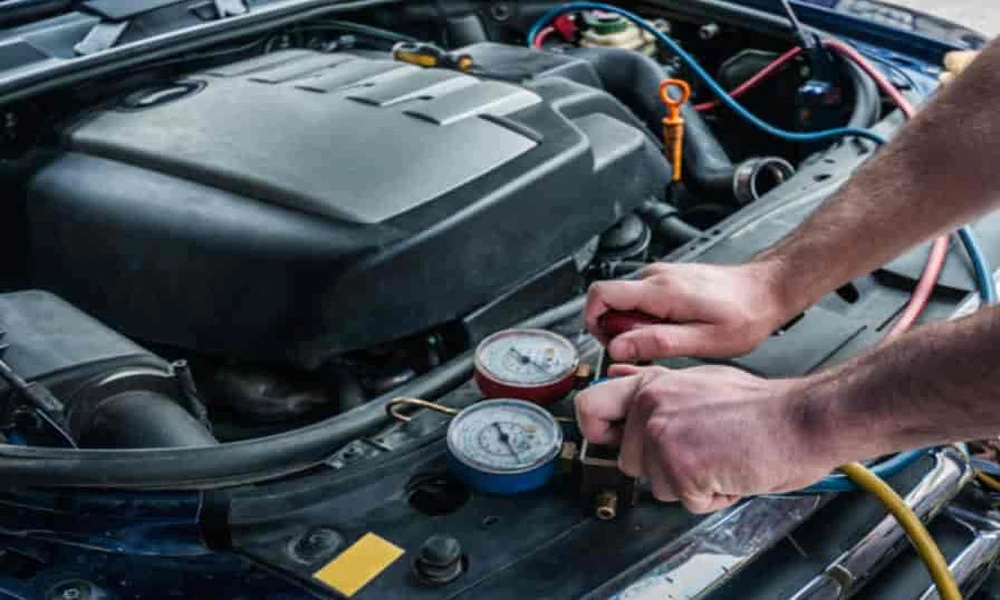 Can a Head Gasket Leak Cause Excessive Exhaust Smoke During Acceleration?
